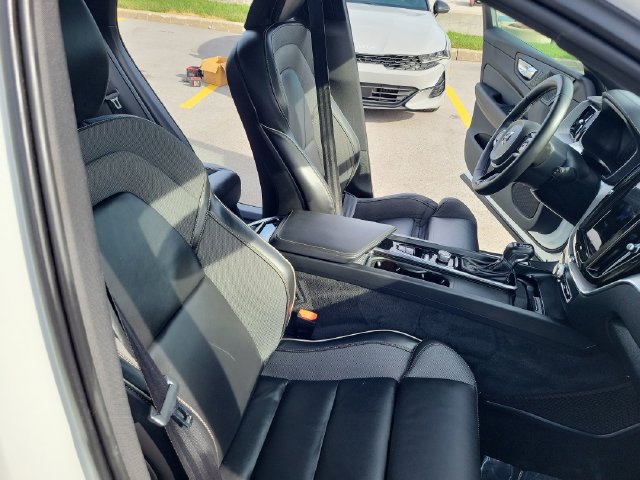 Used 2021 Volvo XC60 T5 R-Design w/ Protection Package Premier AWD/4WD image 17