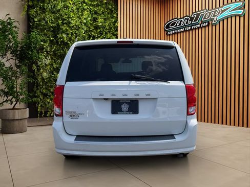 Used 2019 Dodge Grand Caravan SE w/ UConnect Hands-Free Group FWD image 4