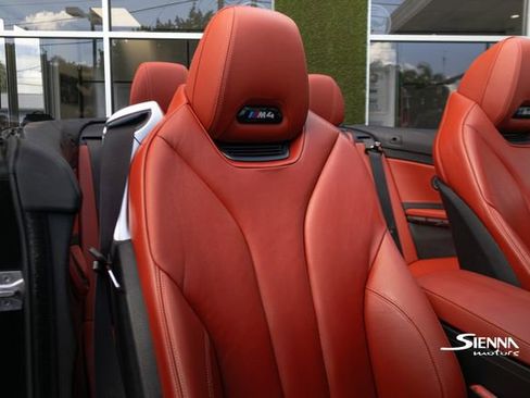 Used 2018 BMW M4 Convertible image 25