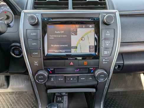 Used 2017 Toyota Camry XLE image 11