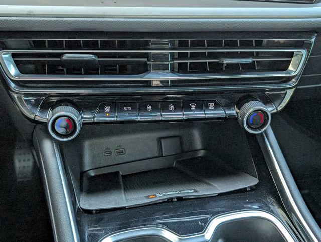 Used 2025 Chevrolet Traverse LT FWD image 12