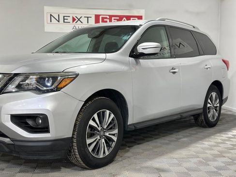 Used 2017 Nissan Pathfinder SV image 5