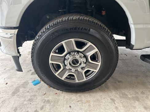 Used 2025 Ford F350 Lariat AWD/4WD image 13