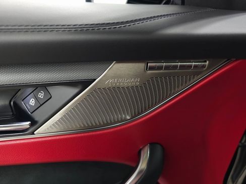 Used 2022 Jaguar F-PACE SVR image 17