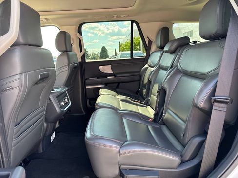 Used 2025 Ford Expedition Active AWD/4WD image 35