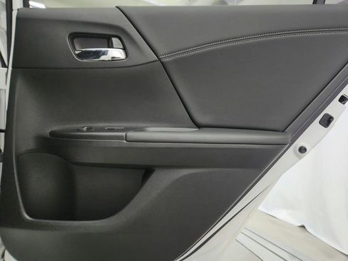Used 2017 Honda Accord Touring image 27
