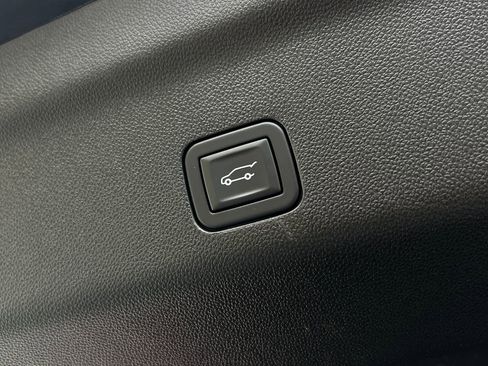 Certified 2023 Cadillac Escalade Premium Luxury image 23