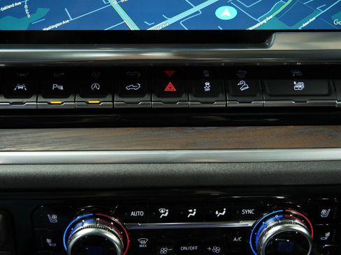 New 2026 GMC Sierra 1500 SLT w/ SLT Premium Plus Package image 32