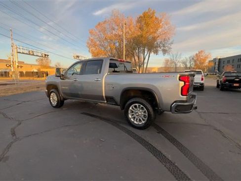 Used 2025 Chevrolet Silverado 2500 LTZ w/ LTZ Premium Package image 6