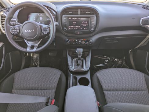 Certified 2025 Kia Soul LX FWD image 15
