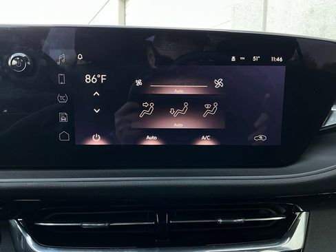 Used 2025 Buick Envista Sport Touring image 28