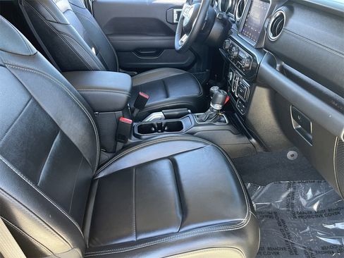Used 2021 Jeep Wrangler Unlimited Sahara image 9