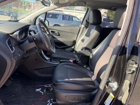 Used 2021 Chevrolet Trax LT w/ Midnight Edition AWD/4WD image 11