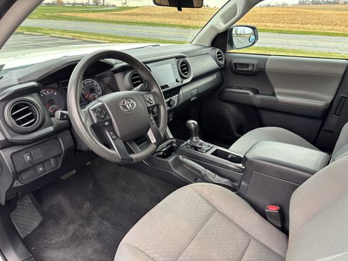 Used 2020 Toyota Tacoma SR image 3