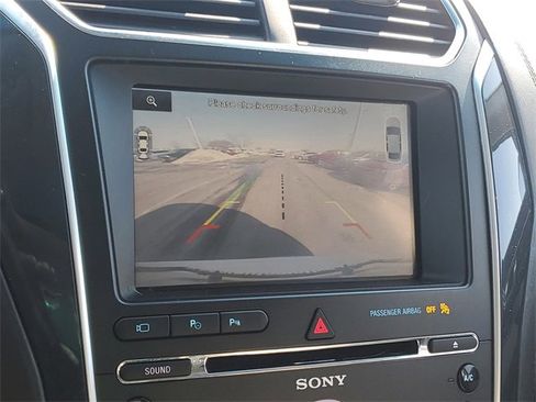 Used 2016 Ford Explorer Platinum image 28