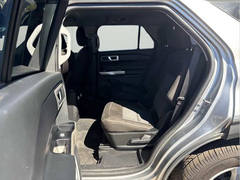 Used 2023 Ford Explorer XLT image 12
