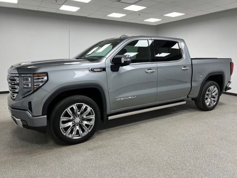 Used 2025 GMC Sierra 1500 Denali w/ Denali Reserve Package AWD/4WD image 6