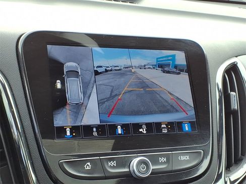 Used 2024 Chevrolet Equinox Premier image 15