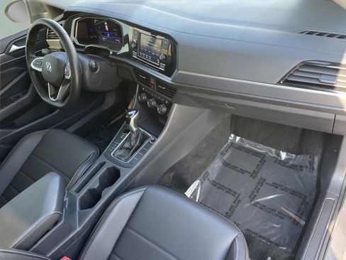 Used 2023 Volkswagen Jetta SE image 16