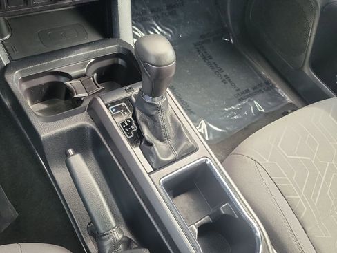 Used 2019 Toyota Tacoma TRD Sport AWD/4WD image 18