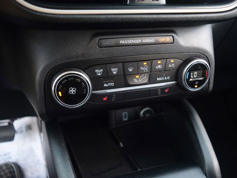 Used 2020 Ford Escape SE Sport FWD image 11