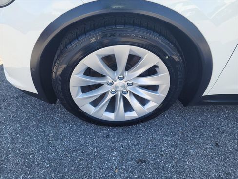 Used 2016 Tesla Model X 90D image 9