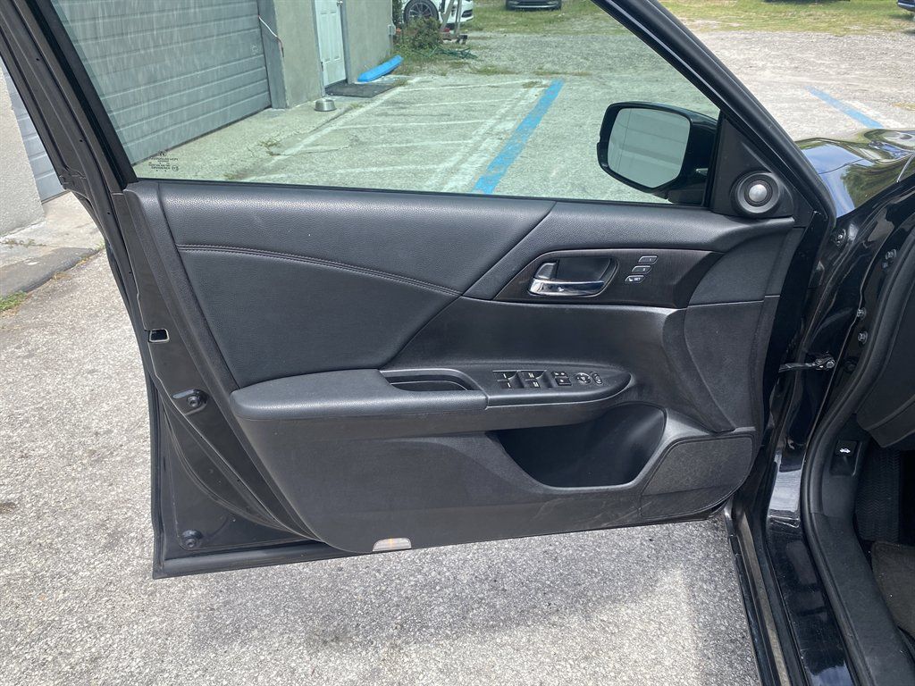 Used 2015 Honda Accord Touring image 9