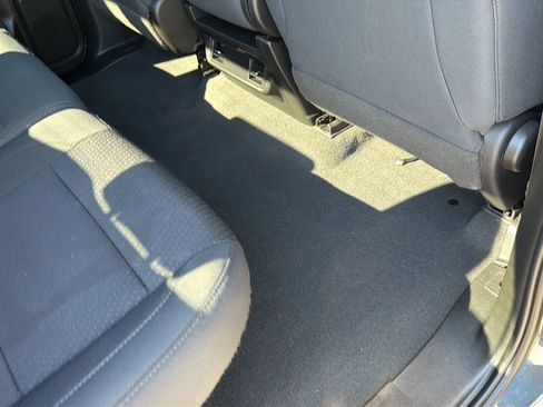 Used 2021 Chevrolet Silverado 1500 Custom image 50