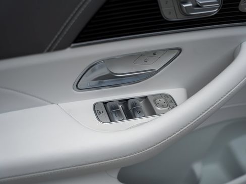 Used 2025 Mercedes-Benz Maybach GLS 600 4MATIC image 60