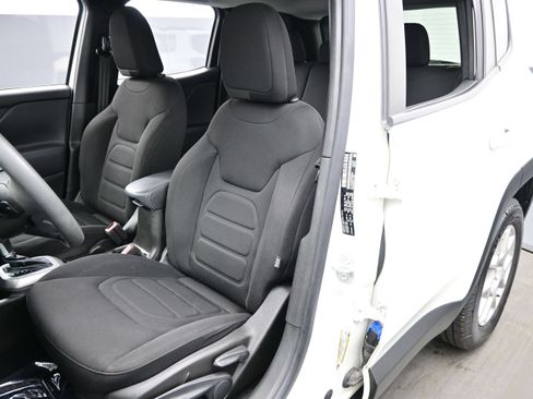 Used 2022 Jeep Renegade Latitude AWD/4WD image 13