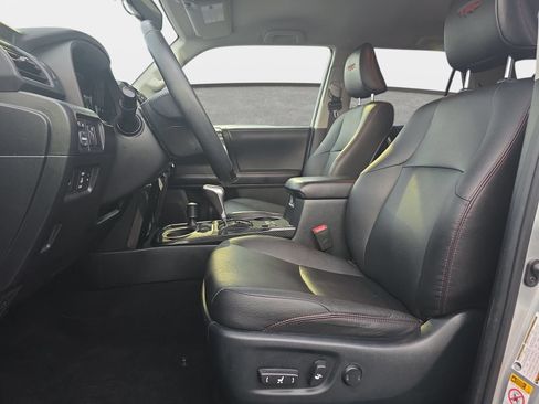 Used 2018 Toyota 4Runner TRD Off-Road Premium AWD/4WD image 14