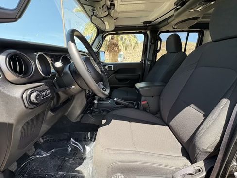 Used 2022 Jeep Wrangler Unlimited Sport AWD/4WD image 9