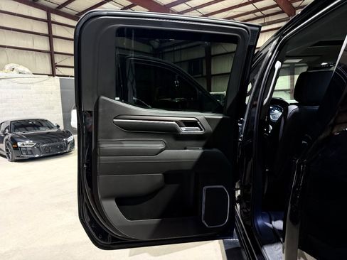 Used 2022 GMC Sierra 1500 SLT w/ SLT Convenience Package image 16