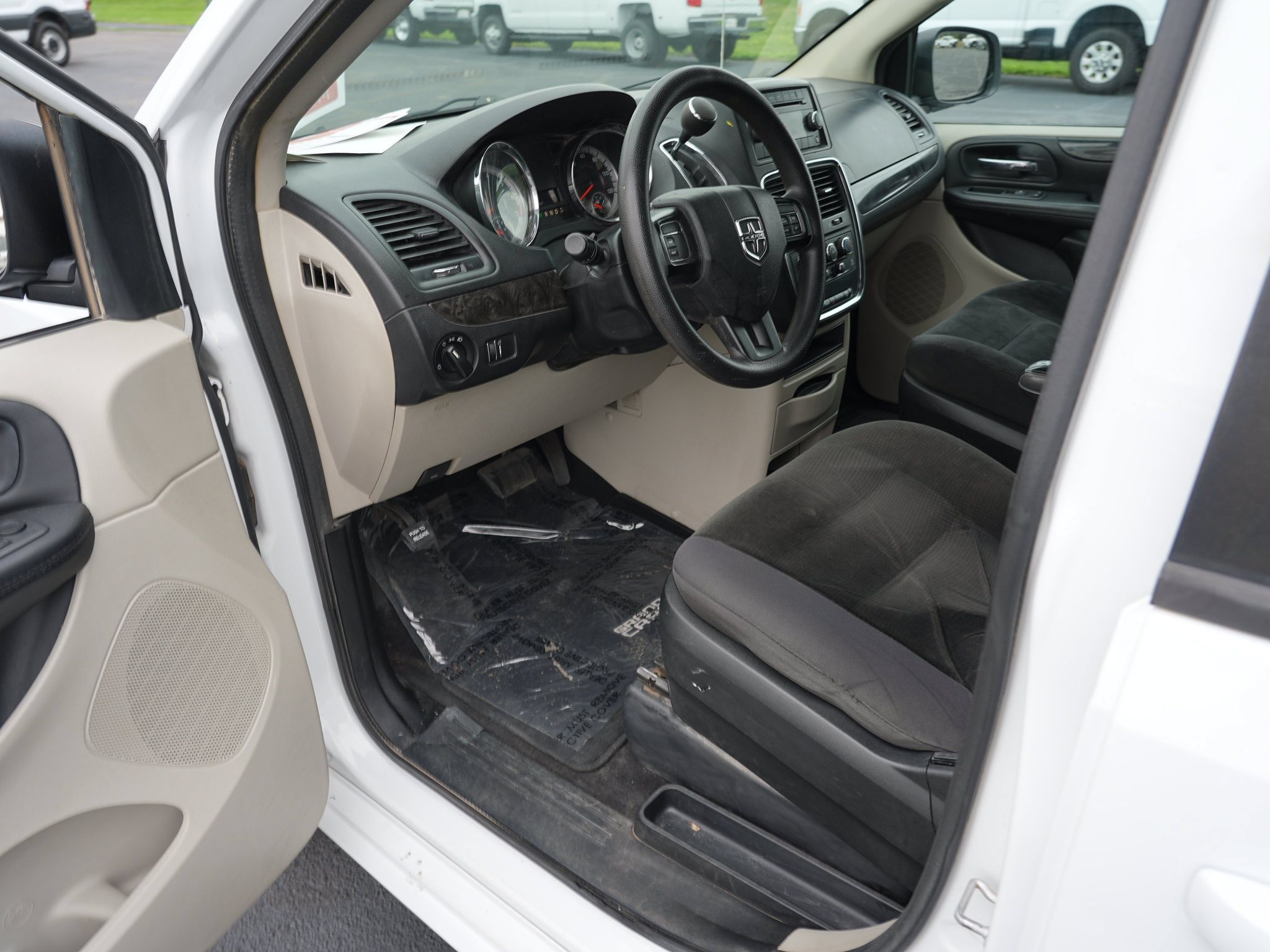 Used 2016 Dodge Grand Caravan SE w/ Quick Order Package 29E SE FWD image 14