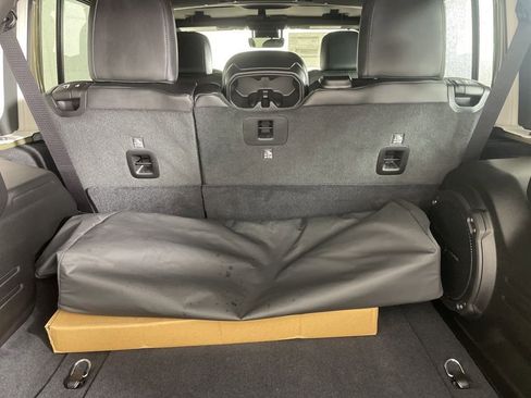 New 2025 Jeep Wrangler Unlimited Rubicon 392 image 15