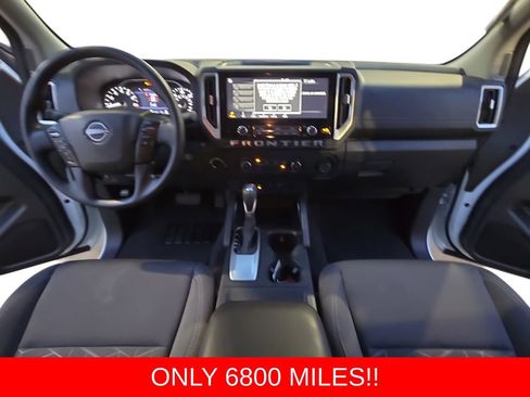Used 2025 Nissan Frontier SV AWD/4WD image 9