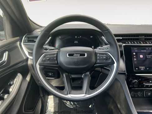 Used 2024 Jeep Grand Cherokee Altitude image 14