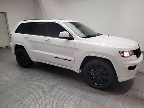 Used 2019 Jeep Grand Cherokee Altitude RWD image 11