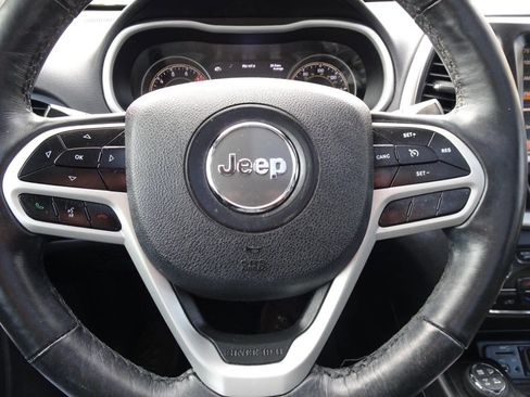 Used 2017 Jeep Cherokee Trailhawk image 24