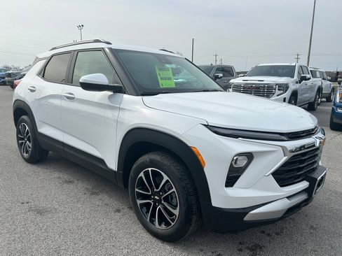 New 2026 Chevrolet TrailBlazer LT w/ Convenience Package AWD/4WD image 2