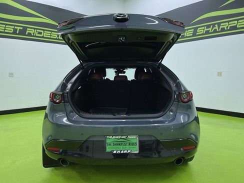 Used 2021 MAZDA MAZDA3 Hatchback w/Premium Plus Pkg image 9