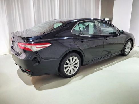 Used 2020 Toyota Camry SE image 21