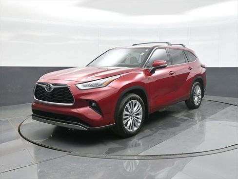 Certified 2025 Toyota Highlander LE AWD/4WD image 5