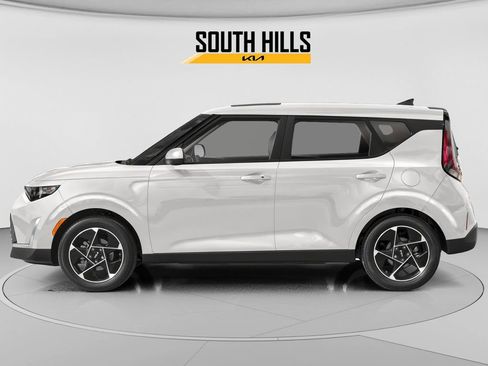 Used 2023 Kia Soul EX image 3