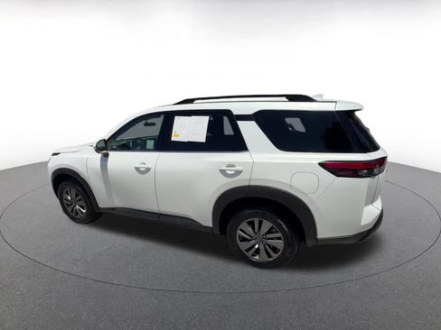 Used 2025 Nissan Pathfinder SV FWD image 10