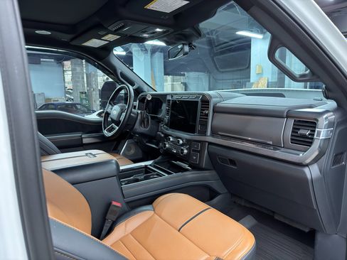 Used 2024 Ford F450 Platinum w/ FX4 Off-Road Package image 17