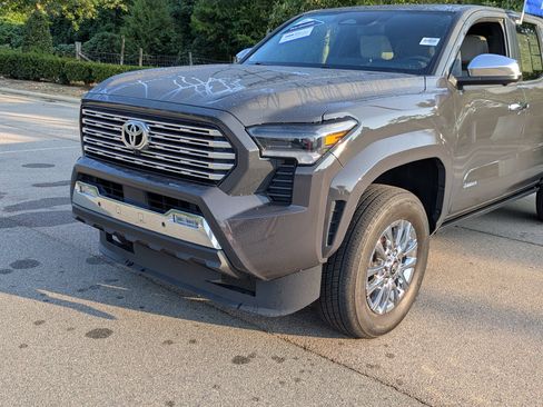 Used 2024 Toyota Tacoma Limited w/ Limited Package (LT) AWD/4WD image 10