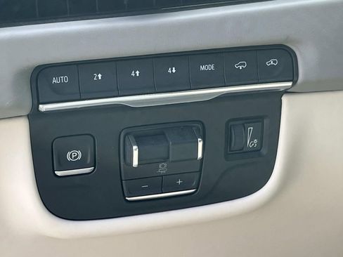 Used 2025 Cadillac Escalade Sport Platinum image 29