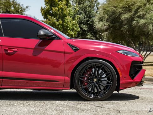 Used 2025 Lamborghini Urus SE AWD/4WD image 24