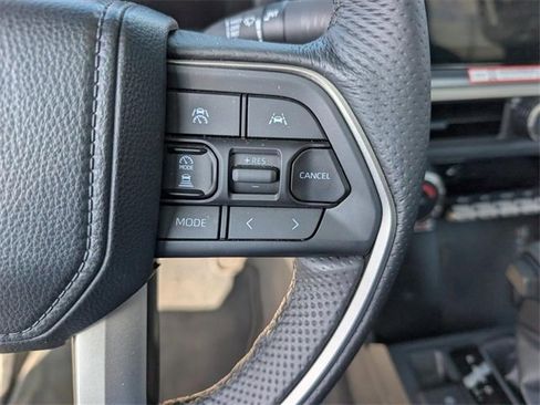 Used 2025 Toyota Tacoma TRD Sport image 9